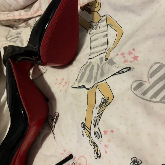 Christian Louboutin  “So Kate” authentic Black Heels with Signature Red Sole - Picture 6 of 6